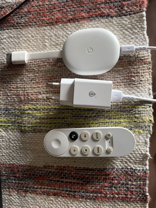 Tv 32” + chrome cast com comando