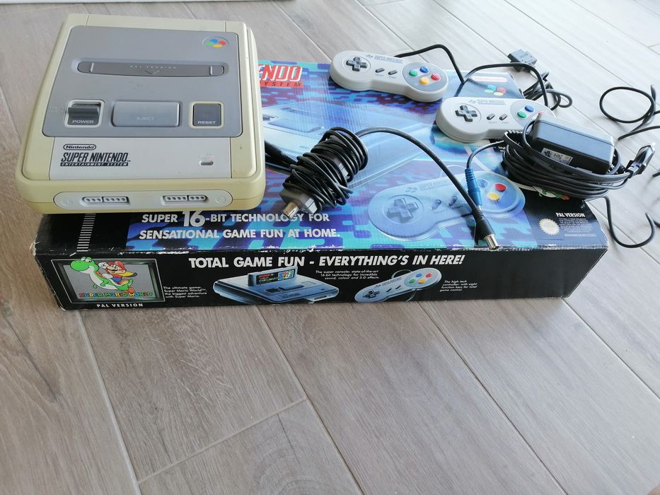 Super Nintendo (SNES) – Completa c/ caixa original + 2 comandos + cabo