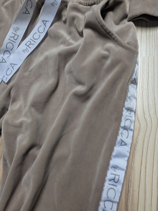 Dres welurowy z lampasami, nowy