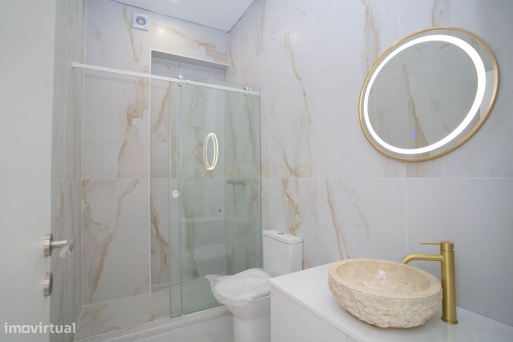 Moradia totalmente remodelada em Santa Cruz- Póvoa de Penafirme – A 5