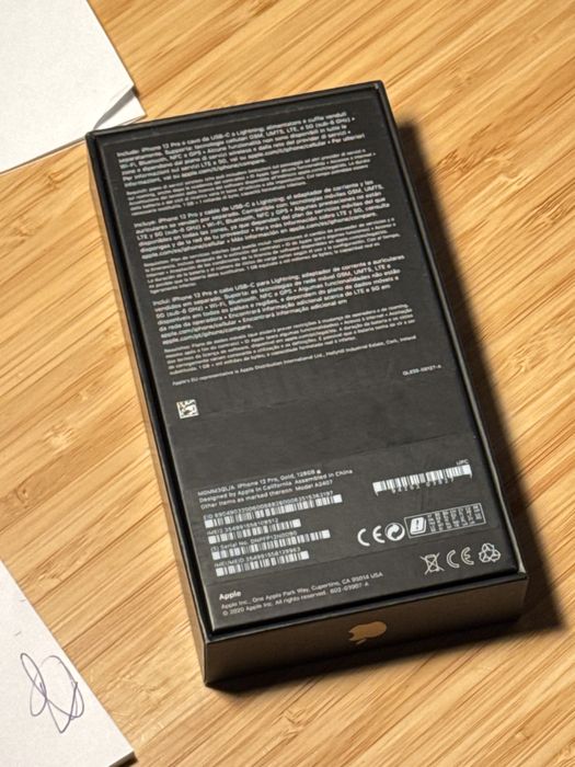 Iphone 12 pro para peças - nao liga por cause de danos de agua do mar