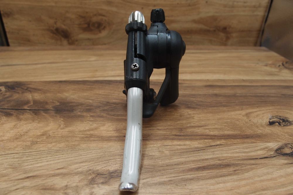 prawa klamkomanetka Shimano Deore XT ST-M737 8 rzędów