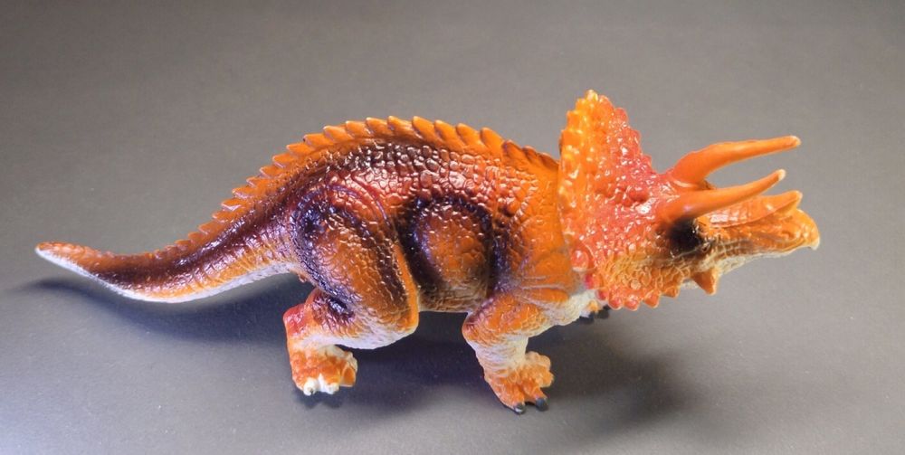 Динозавр Динозаври Роботи та тварини на вибiр.