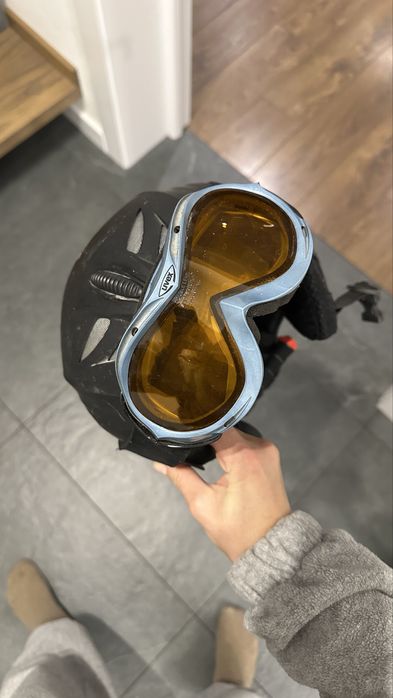 Лижний шолом з окулярами в хорошому стані, потрібно гарно відмити