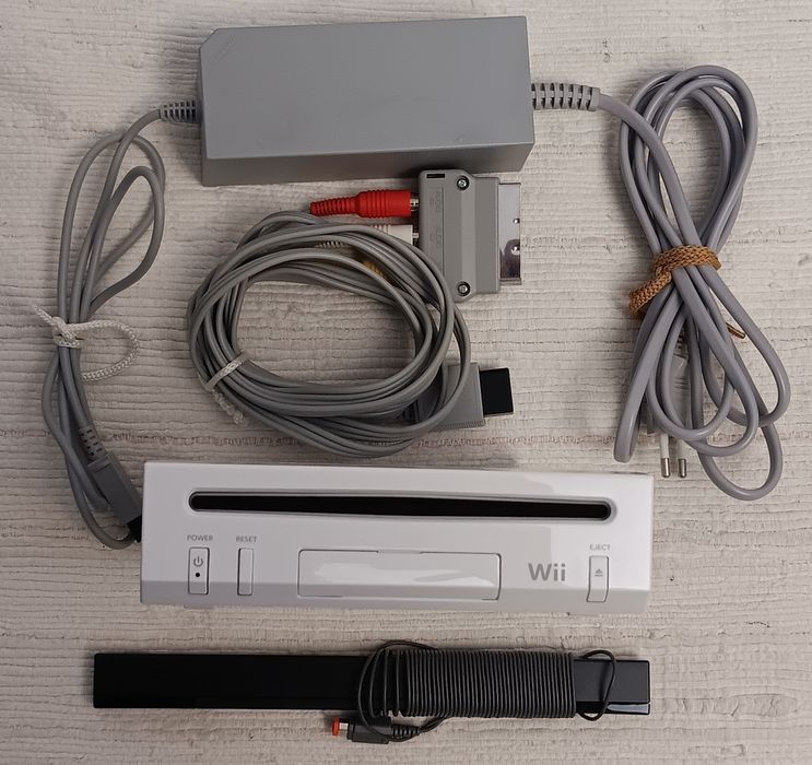Conjunto Nintendo Wii Branca + 9 jogos Digitais
