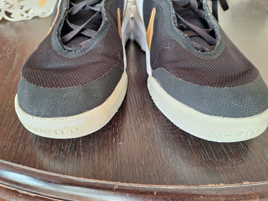 Buty NIKE Hustledx