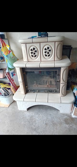 Kominek kaflowy z wkładem żeliwnym