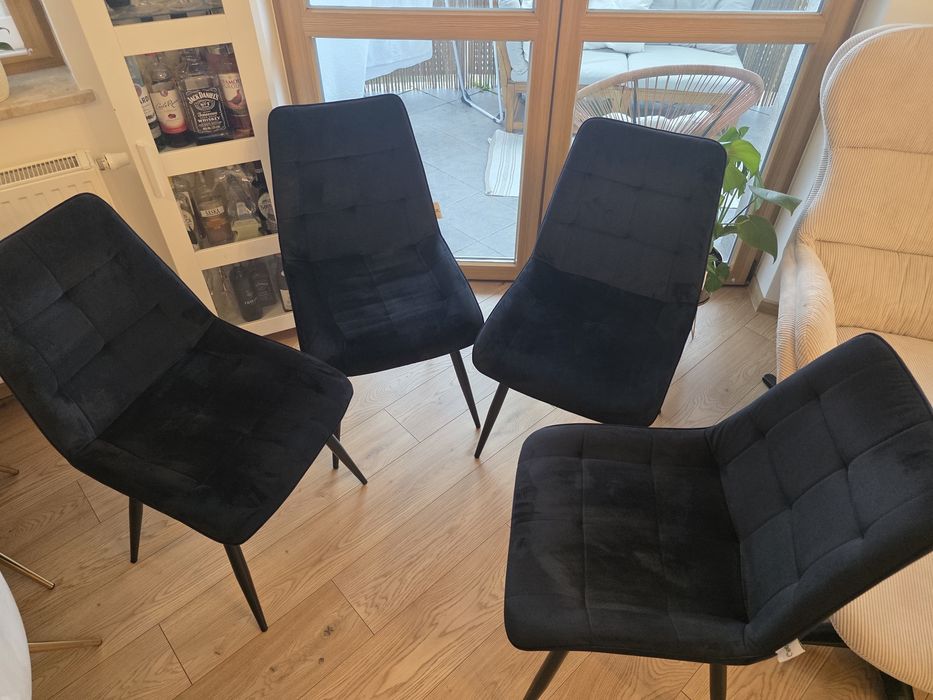 Komplet 4 krzeseł czarnych Mebel Elite
