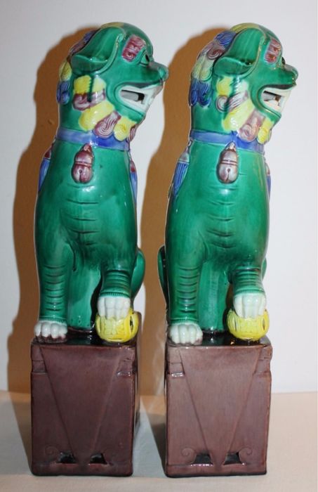 Dois caes de Foo enormes ( 38 cm) porcelana chinesa. Marcados e numerados