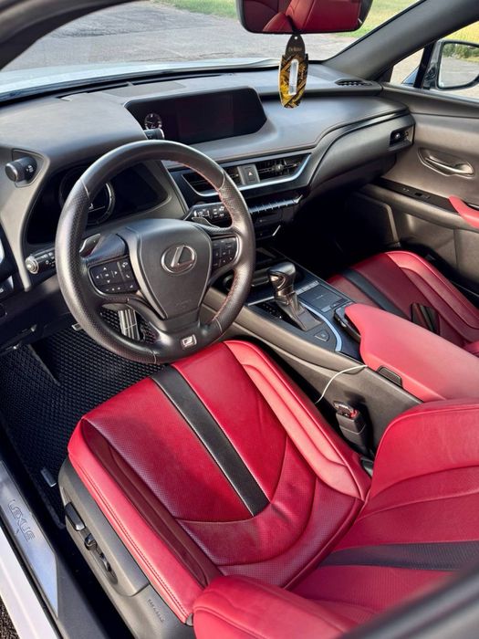 Продам Lexus ux
