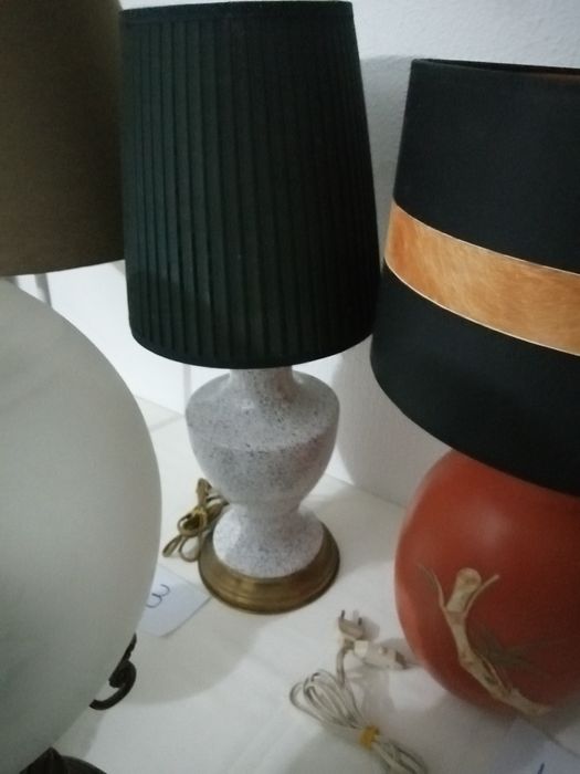 Candeeiros antigos em loiça, metal e outros