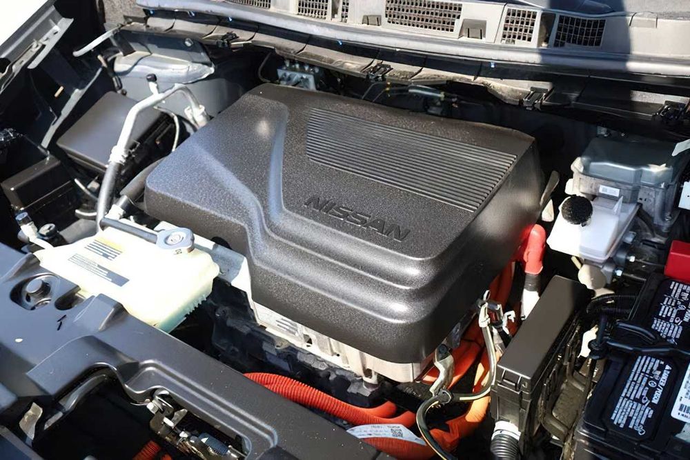 Nissan LEAF      2022