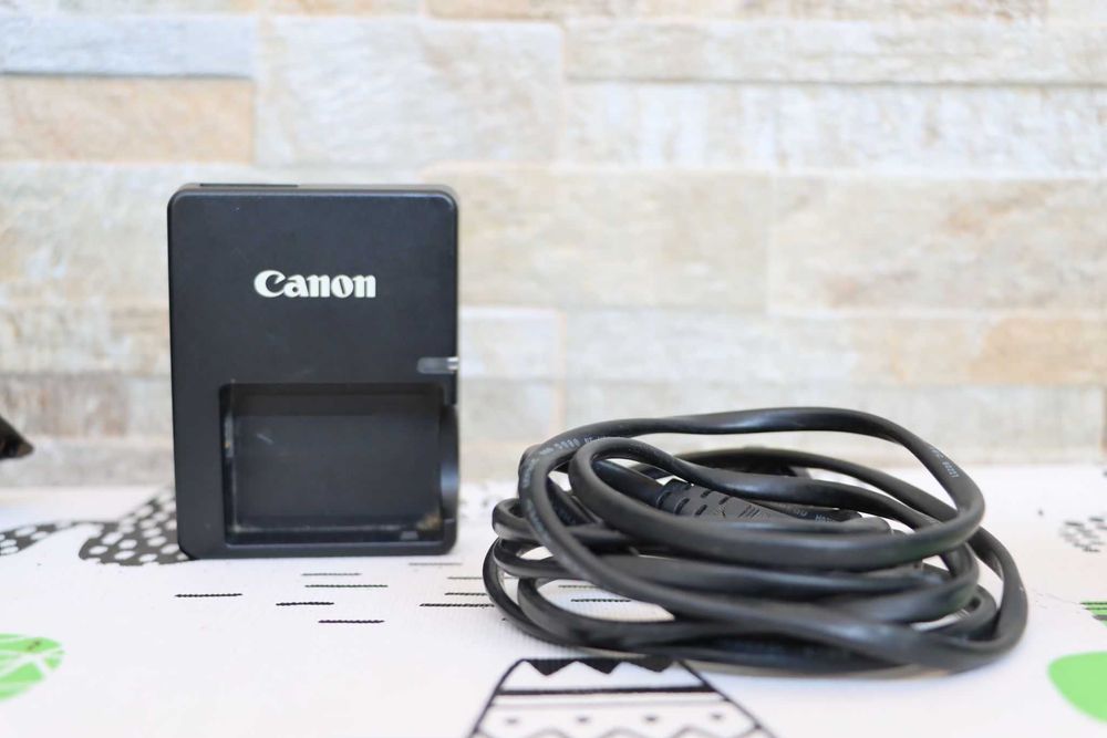 Canon EOS 450D + Carregador + Mala + Objectiva Lente 18-55mm