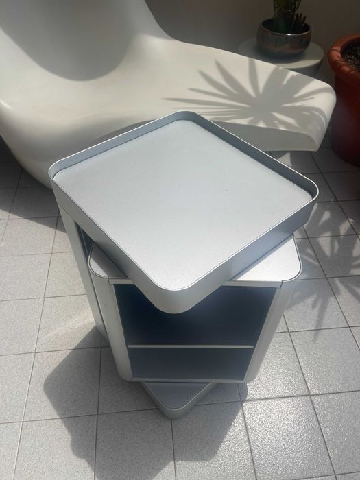 Móvel com rodas da Desalto – Alumínio