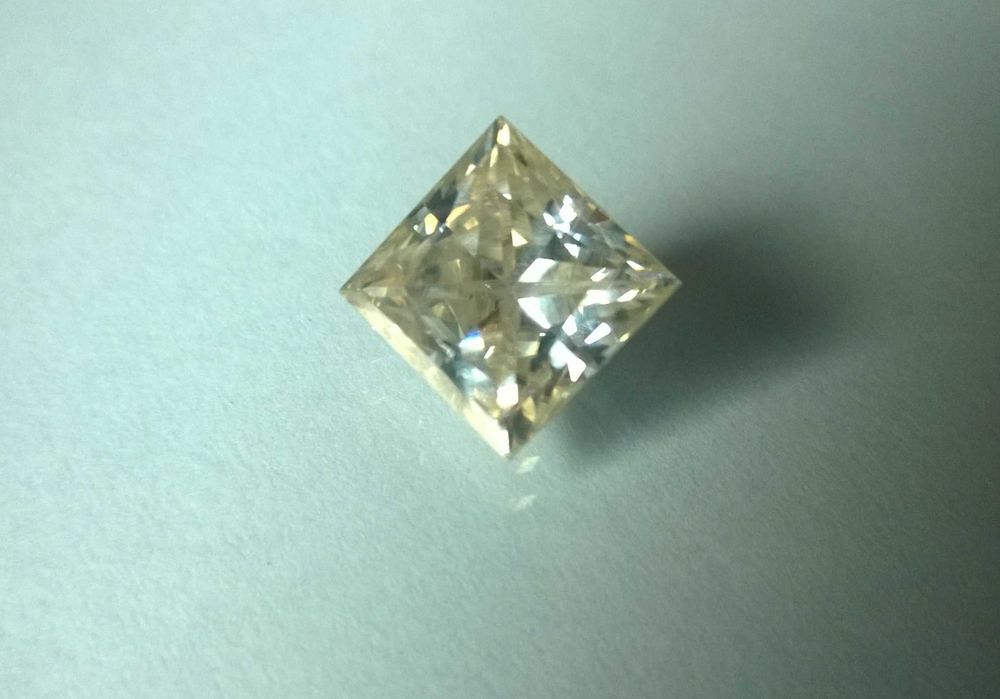 7.2 Ct  Moissanit  10.8 mm  kwadrat   J-K na pieścionek
