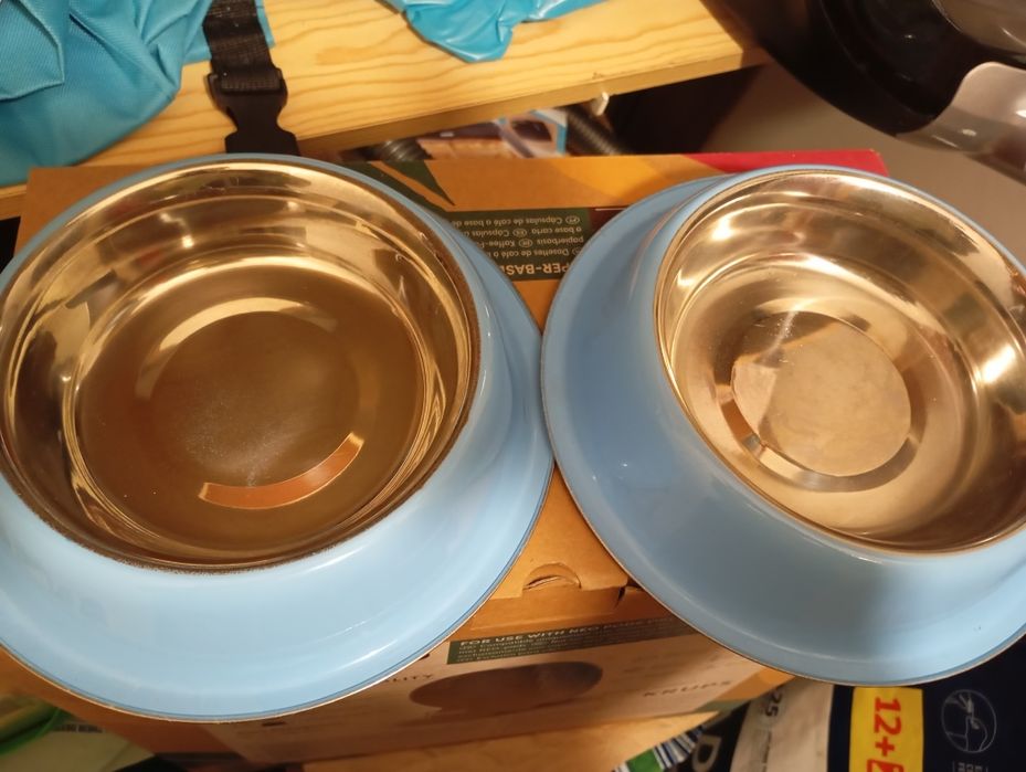 Vendo 2 tigelas para cão/gato