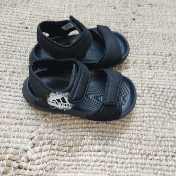 Sandałki Adidas w rozmiarze 20