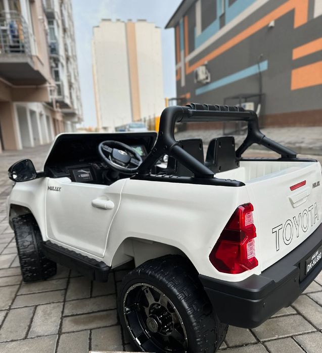 Детский электромобиль Toyota Hilux Двухместный дитячий електромобіль