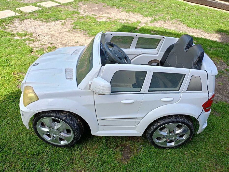 Дитячий автомобіль