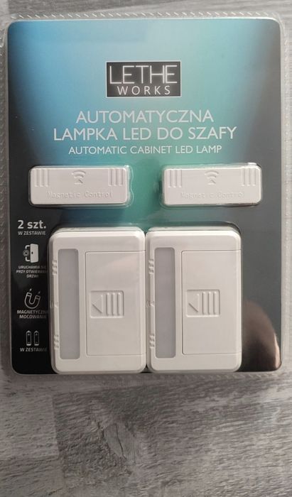 2 opakowania lampek automatycznych do szafy