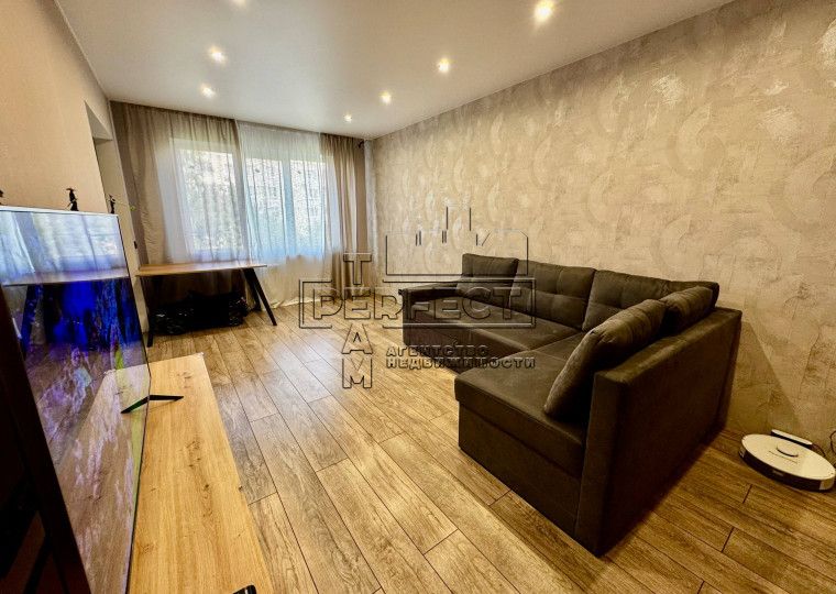 Продаж 2к квартири Якуба Коласа 5