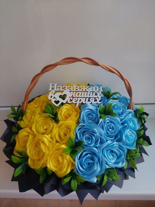 Корзинки з атласних троянд /стрічок,штучні поминальні квітии