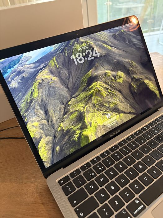 MacBook Air M1 (2021)