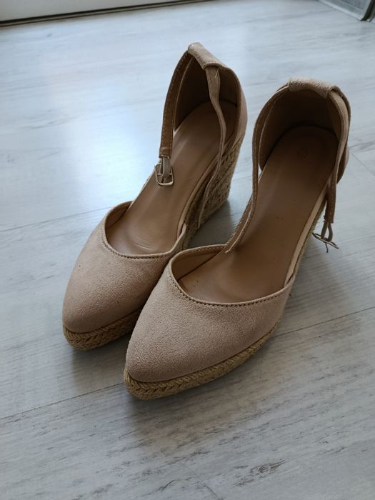 Buty na koturnie
