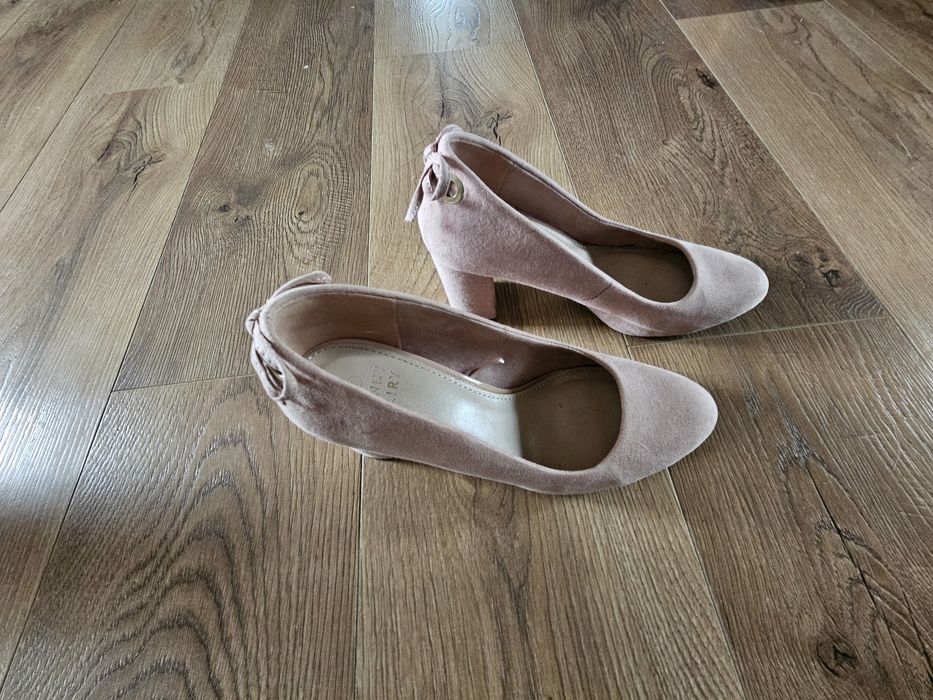Buty czółenka róż CCC kokardka rozm. 38