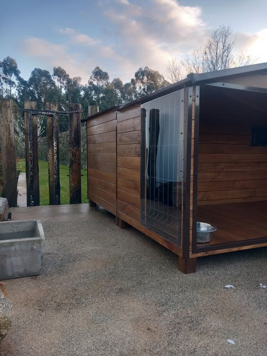 Casota em madeira ideal para caes porte grande