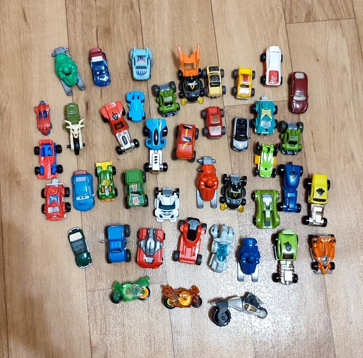Іграшки з кіндера, тачки, машинки, машини