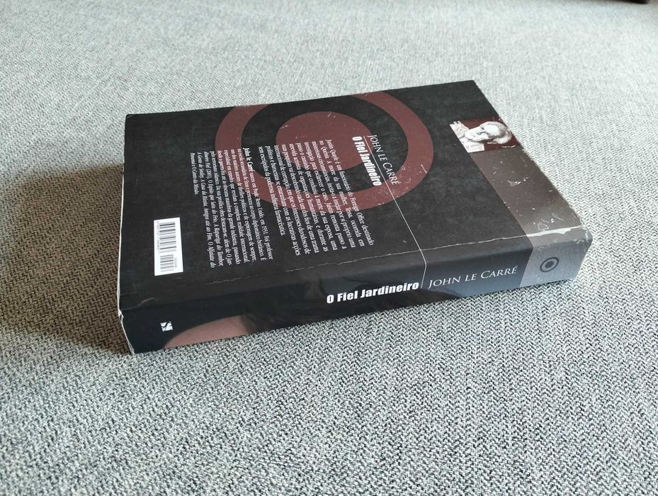 Livro "O fiel jardineiro" de John le Carré
