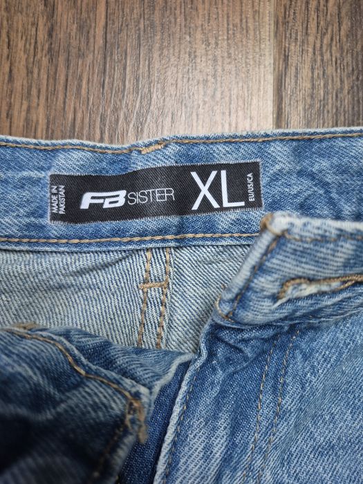 Spodnie jeansowe z przetarciami