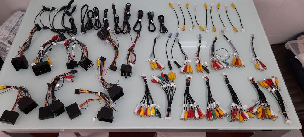 Cabos rca iso usb Canbus microfone Subwoofer Câmera traseira Etc....