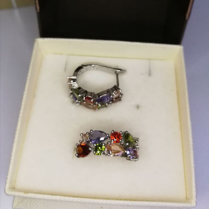 Nowe srebrne kolczyki z kolorowymi cyrkoniami