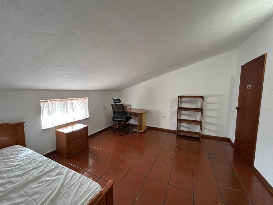 Quarto para Arrendar – Perto das Faculdades – Com recibo