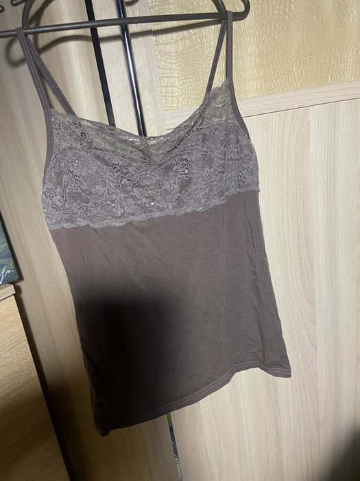 Майка кофейного кольору з мереживним верхом