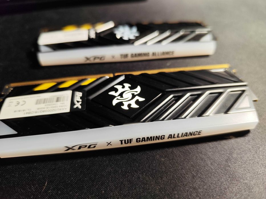 Memória RAM xpg 8GB DDR4 RGB 2X