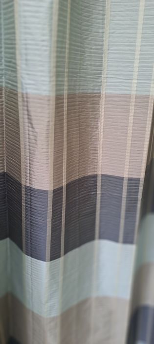 Conjunto casa de banho NOVO
Cortina, toalhao, toalha rosto e tapete( s