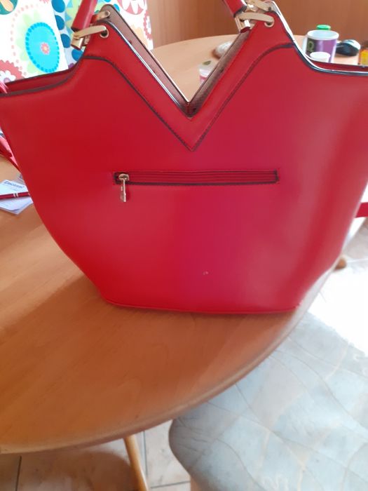 Sprzedam czerwoną damską TOREBKĘ