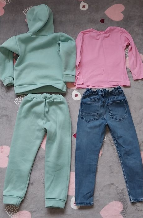 Продам комплект речей на дівчинку 4-5 років