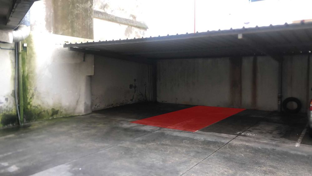 Lugar de estacionamento disponível para aluguer no Centro do Porto!