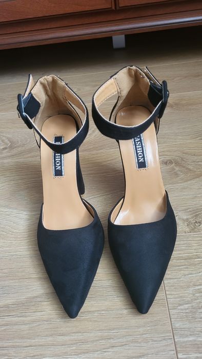 Босоніжки жіночі