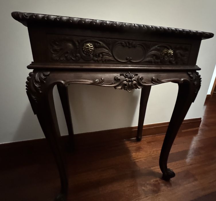 Mesa de cabeceira / mesa de apoio estilo D. José