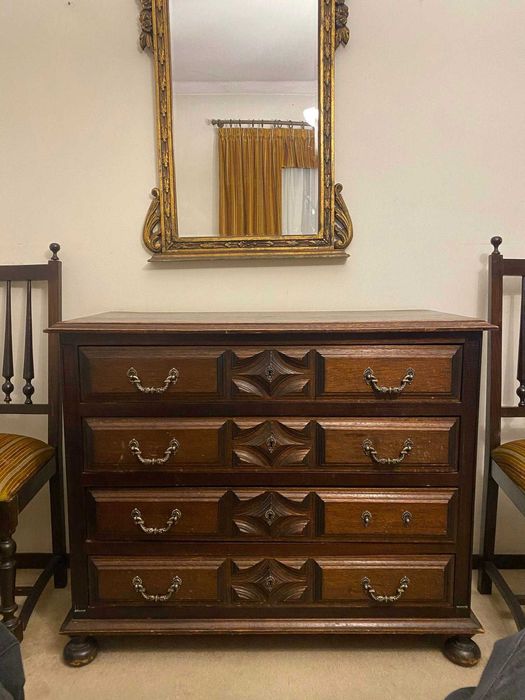 Mobília completa de quarto cama de casal, roupeiro, cómoda, e cadeiras