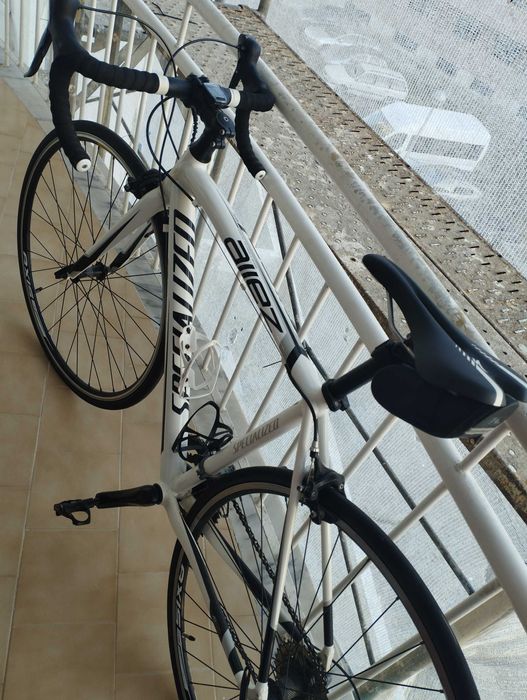 Bicicleta de estrada praticamente nova