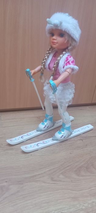 Boneca Nancy que faz sky