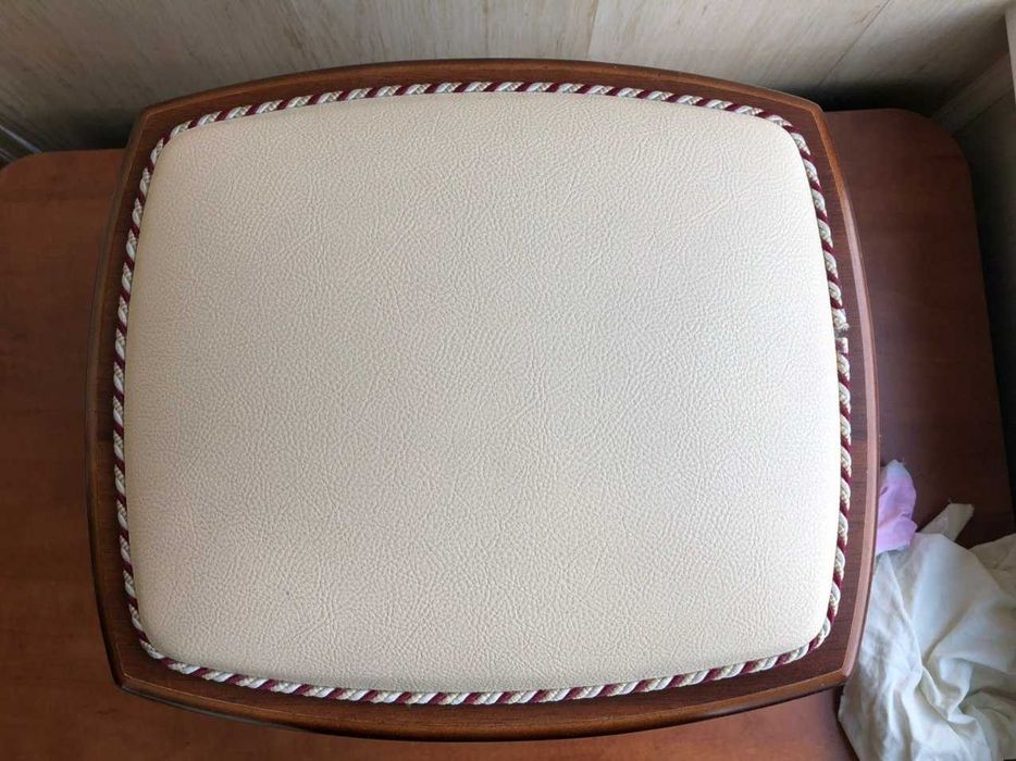 Табурет эксклюзивный инкрустирован .