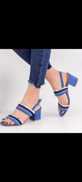 Sandálias novas tons azul e prata