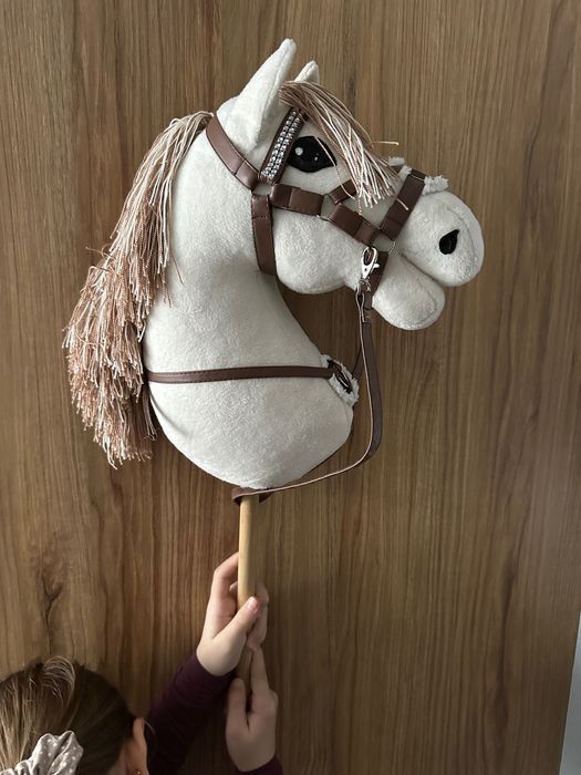 Hobby Horse A4 z ogłowiem i napierśnikiem